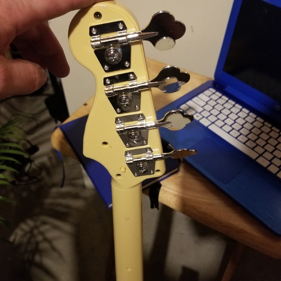 Fender xbox 360 Rock Band Gutar - Picture 4 of 9